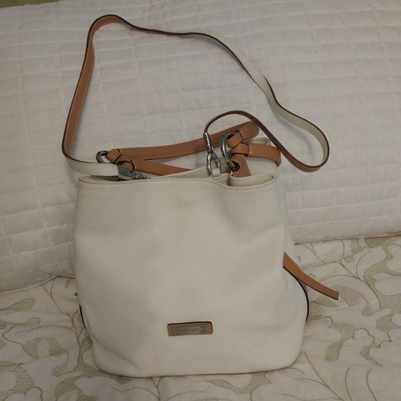 PUNTOTRES OF BARCELONA Handbags - PUNTOTRES WHITE PEBBLE LEATHER BUCKET HANDBAG